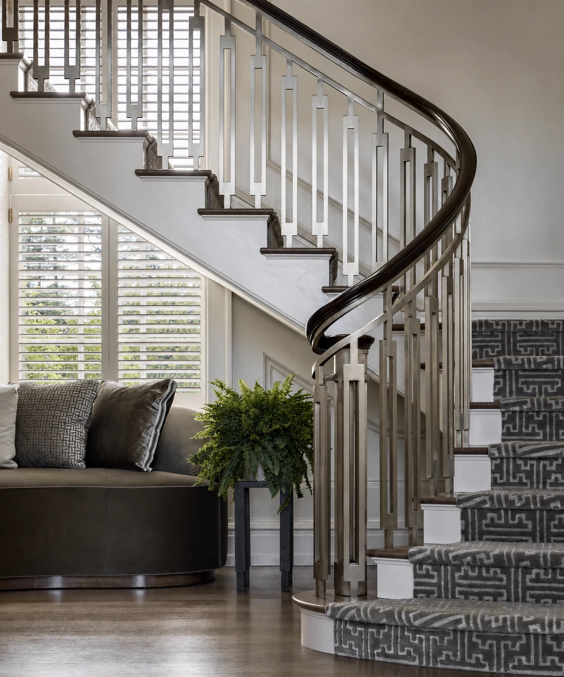 Mid Country Grandeur curved staircase in Fairfield County, Connecticut, built by Hobbs Inc.